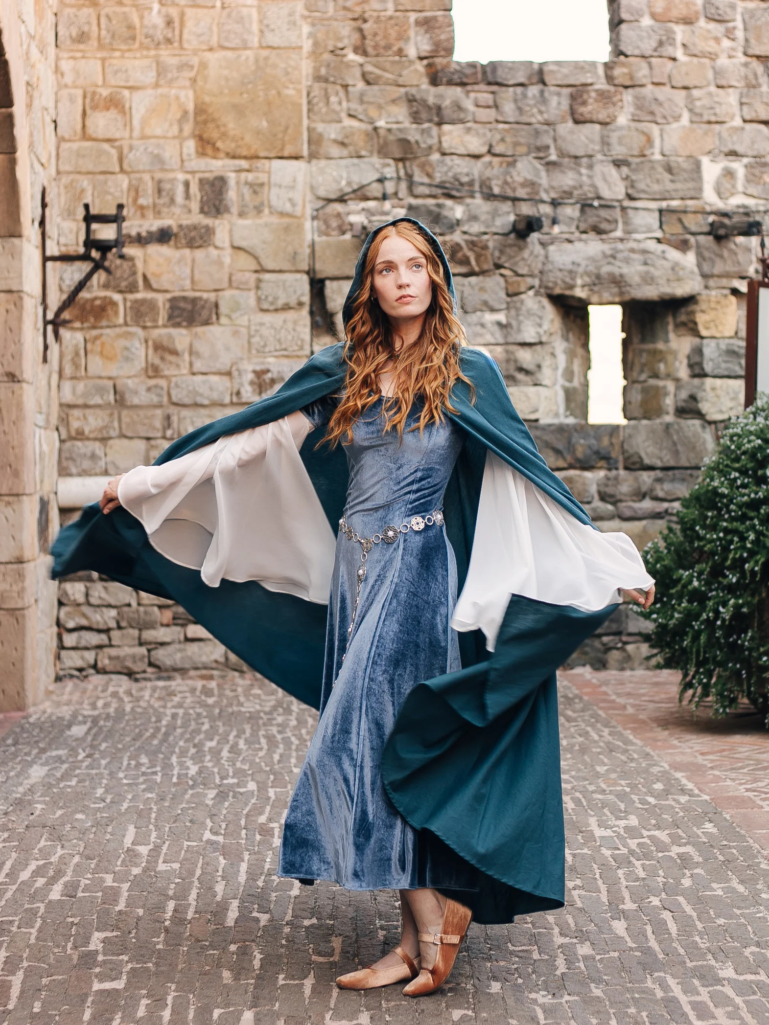 Linen Renaissance Cloak - Image 3