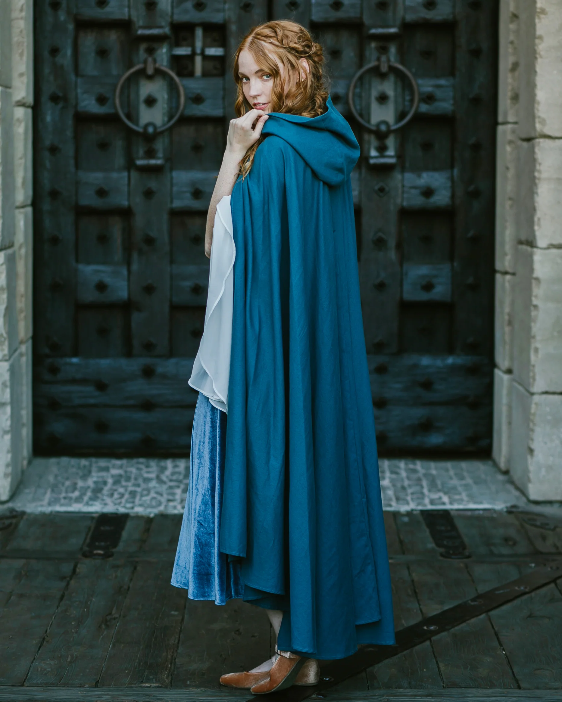 Linen Renaissance Cloak - Image 5