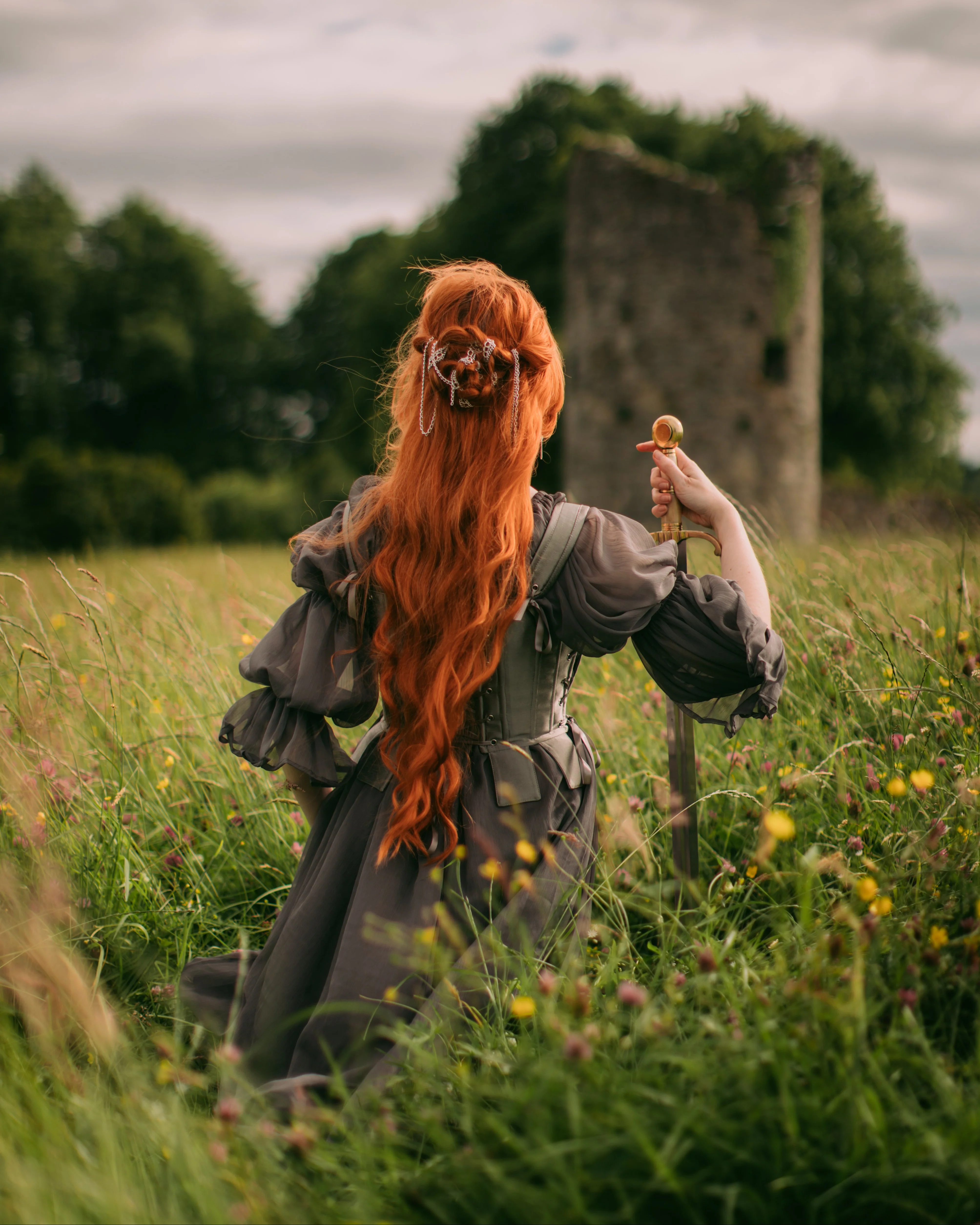 Silver Tabbed Tudor Stays - Image 5